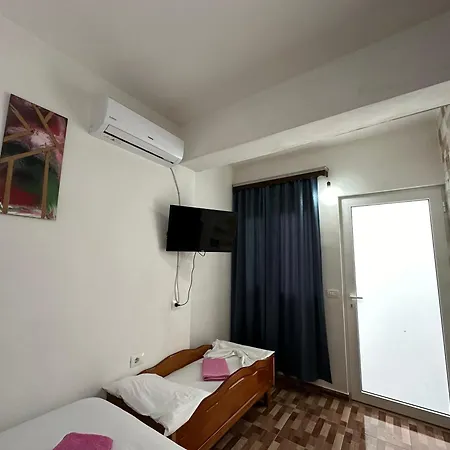 White Stone Apartment Ksamil
