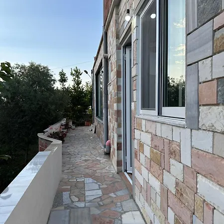 White Stone Apartment Ksamil